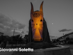 Scultura che raffigura la maschera del Boe